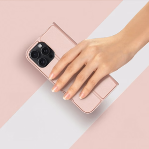 Dux Ducis Skin Pro Suojakuori iPhone 16 Pro Max:lle kansiosella ja korttilokerolla - vaaleanpunainen