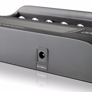 everActive UC-800 – lieriömäisten Li-ion- ja Ni-MH-akkujen laturi