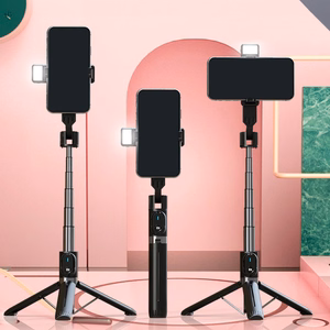 Selfie Stick - irrotettavalla Bluetooth-kaukosäätimellä, jalustalla ja LED-valolla - P90D - musta