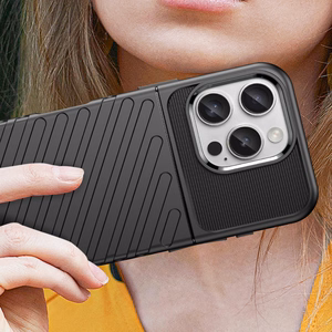 Thunder Case Silikoninen Suojakuori iPhone 16 Pro:lle - Musta