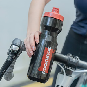 Rockbros 750 ml pyöräilypullo - läpinäkyvä musta punaisella suukappaleella