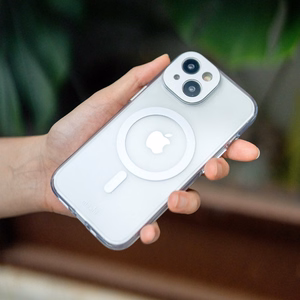 Moshi iGlaze MagSafe suojakuori iPhone 15 Plus -laitteelle, läpinäkyvä Luna Silver -yksityiskohdilla
