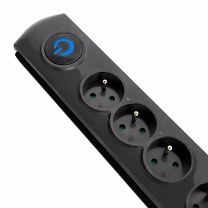 Qoltec 50104 -ylijännitesuoja, 4 pistorasiaa, 230 V, 1.5 m, musta