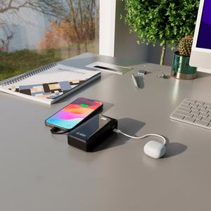 Powerbank SBS 10000 mAh 20W sisäänrakennetulla USB-C-kaapelilla ja digitaalisella näytöllä - musta