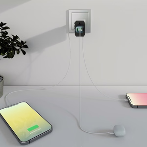 SBS Universaali GaN Matkasovitin 70W 3xUSB-C 2xUSB-A kotelolla - musta