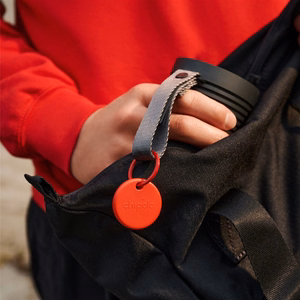Chipolo POP Bluetooth-paikannin vaihdettavalla paristolla iOS- ja Android-laitteille, punainen