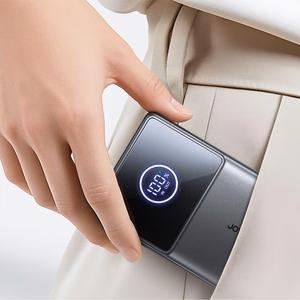 Joyroom JR-PR1 10000mAh 22.5W Powerbank sisäänrakennetulla sisäänvedettävällä USB-C-kaapelilla - musta