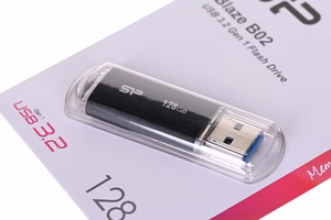 SILICON POWER Blaze B02 USB-muistitikku 128 GB USB Type-A 3.2 Gen 1 (SP128GBUF3B02V1K) musta