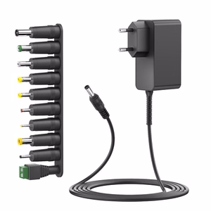 Yleismallinen virtalähde 30W, 12V, 2.5A, 6 sovitinkärkeä