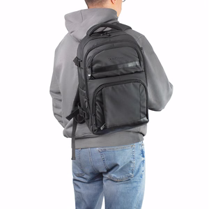 Wozinsky WPW-20L -matkareppu kannettavan tietokoneen taskulla 40x20x25 cm käsimatkatavarana - musta