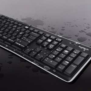 Langaton QWERTY-näppäimistön ja hiiren setti Logitech MK270, musta