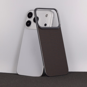 Liavec Carbon Layer Magsafe Aramid Fiber suojakuori Iphone 17 Pro Max kultainen