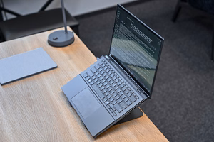 Säädettävä, pyörivä, ergonominen kannettavan tietokoneen teline 10–17″ LAPTOP STAND ROTO MT2662