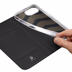DUX DUCIS SKIN PRO lompakkosuojakuori iPhone 16e:lle - musta