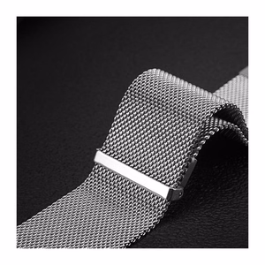 Dux Ducis MILANESE ranneke ruostumaton teräs magneettinen 47 mm hopeinen