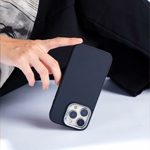 Benks Magnetic Armor Air Kevlar Suojakuori Metal Frame 600D iPhone 15 Plus:lle musta