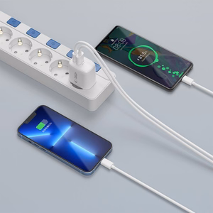 Tech-Protect NCA20 PD 20W QC3.0 USB-A / USB-C Seinälaturi - Valkoinen