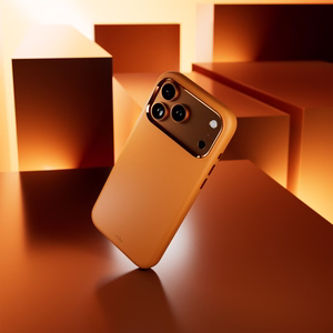 Puro Icon Mag Pro nestesilikoninen Suojakuori iPhone 17 Pro:lle, MagSafe -yhteensopiva, kamerasuojauksella ja alumiinipainikkeilla - oranssi
