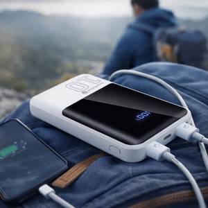 Varavirtalähde 10 000mAh, 2x USB, 1x USB-C 22,5W, QC4+, LCD-näyttö, valkoinen