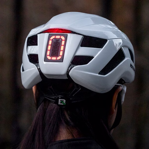 Rockbros ZK-077 pyöräilykypärä integroidulla monisuuntaisella valaistuksella 57-61 cm - valkoinen