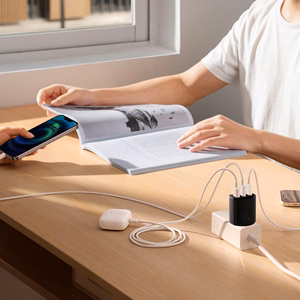 Baseus Compact seinälaturi - 3xUSB - 17W (CCXJ020101) musta