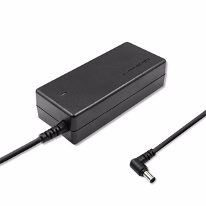 Qoltec 50073.65W virta-adapteri/invertteri sisäkäyttöön, musta