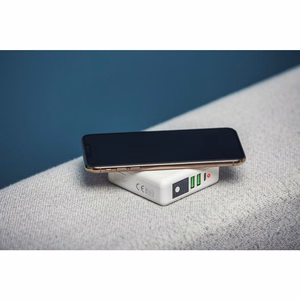 Monitoimilaturi Forcell F-Energy 4in1 2 x USB A + USB C 15W + Varavirtalähde 8000mAh + langaton lataus valkoinen