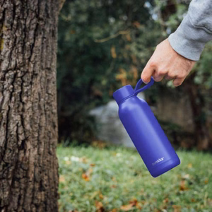 Quokka Solid With Strap -termospullo ruostumattomasta teräksestä, 510 ml, Dusk Blue