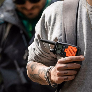 MIDLAND XT70 PRO -PMR-käsiradiopuhelimet laukussa