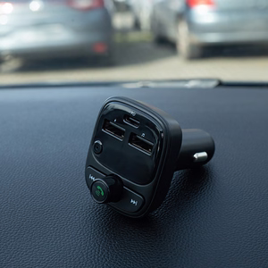 Forever TR-370 Bluetooth FM-lähetin, 2 x USB-A, 1 x USB-C PD 30W, musta