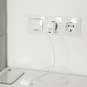 Qoltec 51825 GaN 45W laturi, 5-20V, 1.5-3A, 1 x USB-C PD, 1x USB QC 3.0, valkoinen