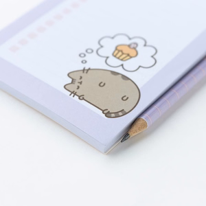 Pusheen Moments -magneettilehtiö jääkaappiin kynällä
