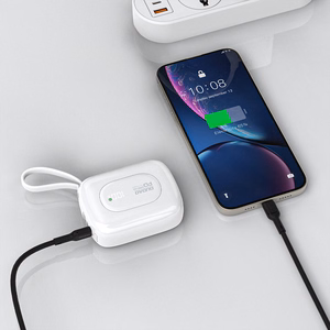 Dudao K32 22.5W 10000mAh Varavirtalähde Sisäänrakennetulla USB-C / Lightning Kaapelilla - Valkoinen