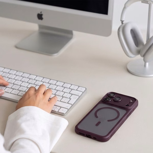 Tech-Protect MagPeak MagSafe CC suojakuori malleille iPhone 18 Pro Max / 17 Pro Max, matta tumma kirsikanvärinen
