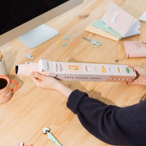 Pusheen Sushi Roll XXL -pelipöytämatto PU-nahasta, 60 × 35 cm