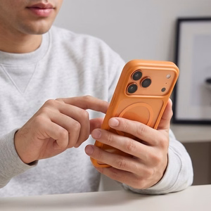 Tech-Protect MagOne CC MagSafe suojakuori ja 2 kpl karkaistuja laseja malleille iPhone 18 Pro Max / 17 Pro Max, läpinäkyvä oranssi