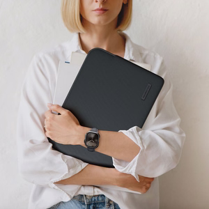 AmazingThing Minimal BasicBag kannettavan tietokoneen laukku MacBook Neo 13" - musta