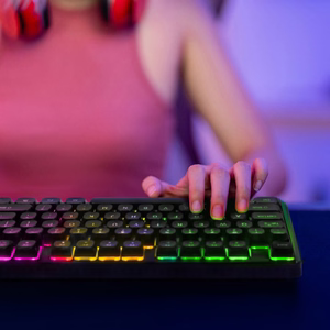 Wozinsky WKG-200 RGB-kalvopelinäppäimistö vierityspyörällä - musta