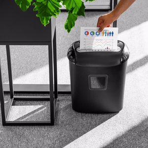 REBEL document, card and CD shredder with 21 L bin
