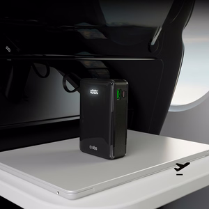 Powerbank SBS 20000 mAh 20W, jossa on sisäänrakennettu USB-C-kaapeli ja digitaalinen näyttö - musta