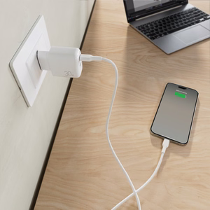 Puro PROLITE 30W USB-A / USB-C seinälaturi + USB-C - USB-C kaapeli 1.2m - Valkoinen