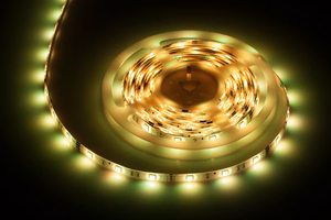 Valaisinsarja, jossa 5050 SMD LED-nauha (150 LEDiä), virtalähde ja väriohjain