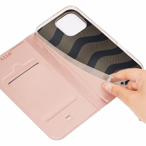 Dux Ducis Skin Pro Suojakuori iPhone 16 Pro Max:lle kansiosella ja korttilokerolla - vaaleanpunainen