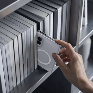 Spigen AirSkin MagFit MagSafe -suojakuori Samsung Galaxy Z Fold 8:lle, läpinäkyvä ja valkoinen