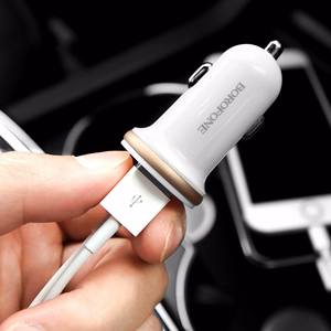 Borofone BZ5 CarPal autolaturi 2 USB-A-liitännällä, kokonaislähtö 5 V / 2,1 A, valkoinen