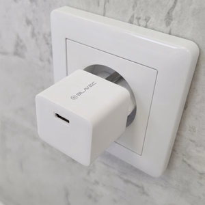 Blavec seinälaturi BC-10 – Type C – PD 25W 3A, mukana Type C–Type C -kaapeli (TCBC10-CW253A), valkoinen