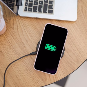 Silikoninen Mag Cover-suojakuori mallille iPhone 17 Pro / 18 Pro, MagSafe-yhteensopiva suurella kamera-aukolla – vaaleanpunainen