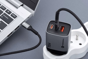 Puhelinlaturi Forcell F-Energy GaN III 2 x USB C + USB A QC4.0 3,45A PD 70W SAM SFC2.0 LCD-näytöllä VT-37 harmaa