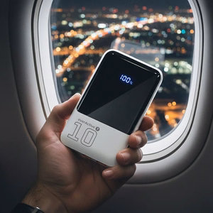 Varavirtalähde 10 000mAh, 2x USB, 1x USB-C 22,5W, QC4+, LCD-näyttö, valkoinen