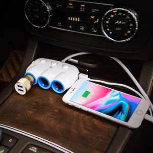 Auton pistokehaarake Hoco C1 2 USB-portilla ja 3x3 (3.1A) liittimellä